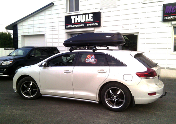 бокс Thule Touring L на автомобиле Toyota Venza
